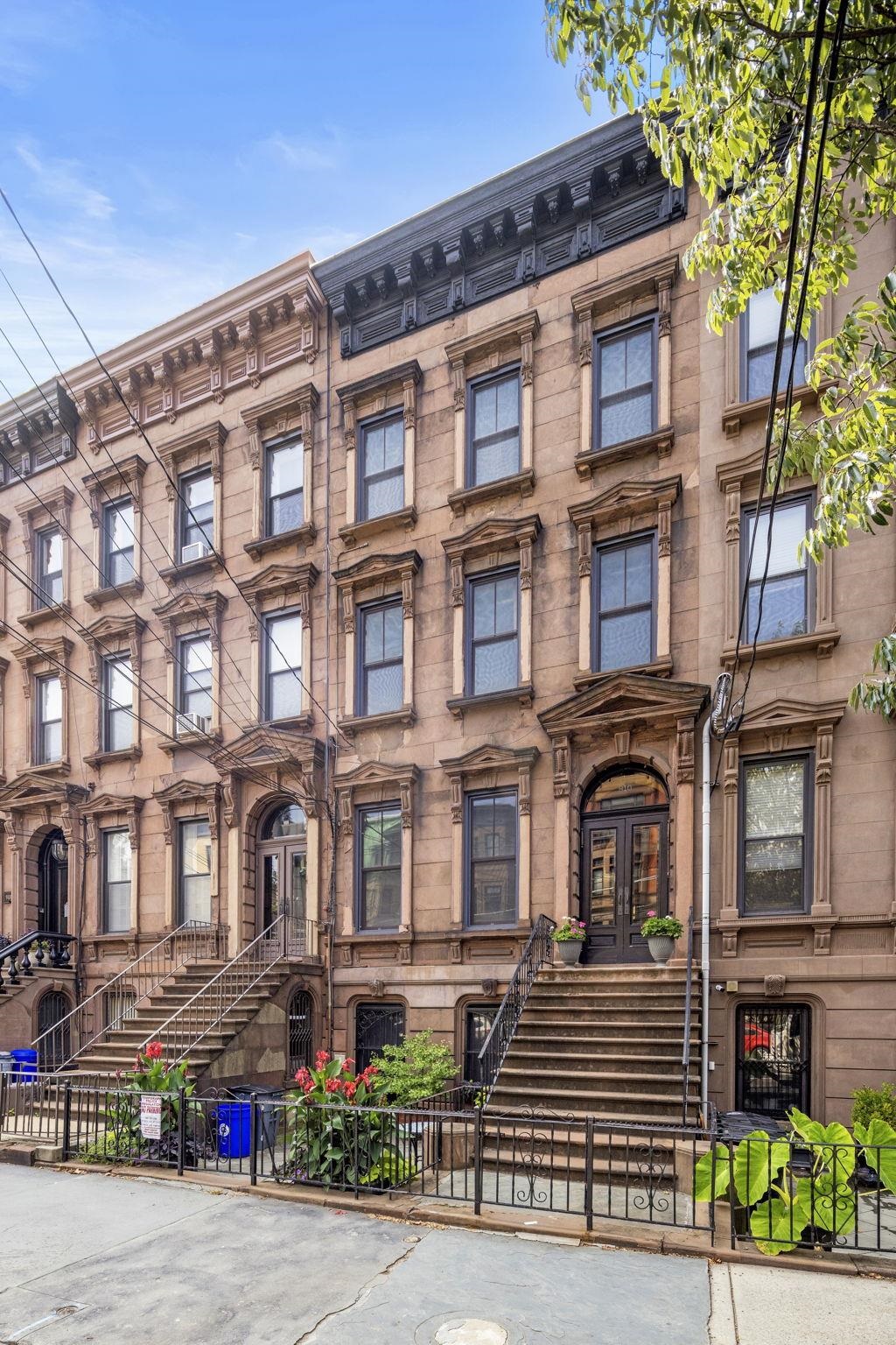910 HUDSON ST Unit: 1