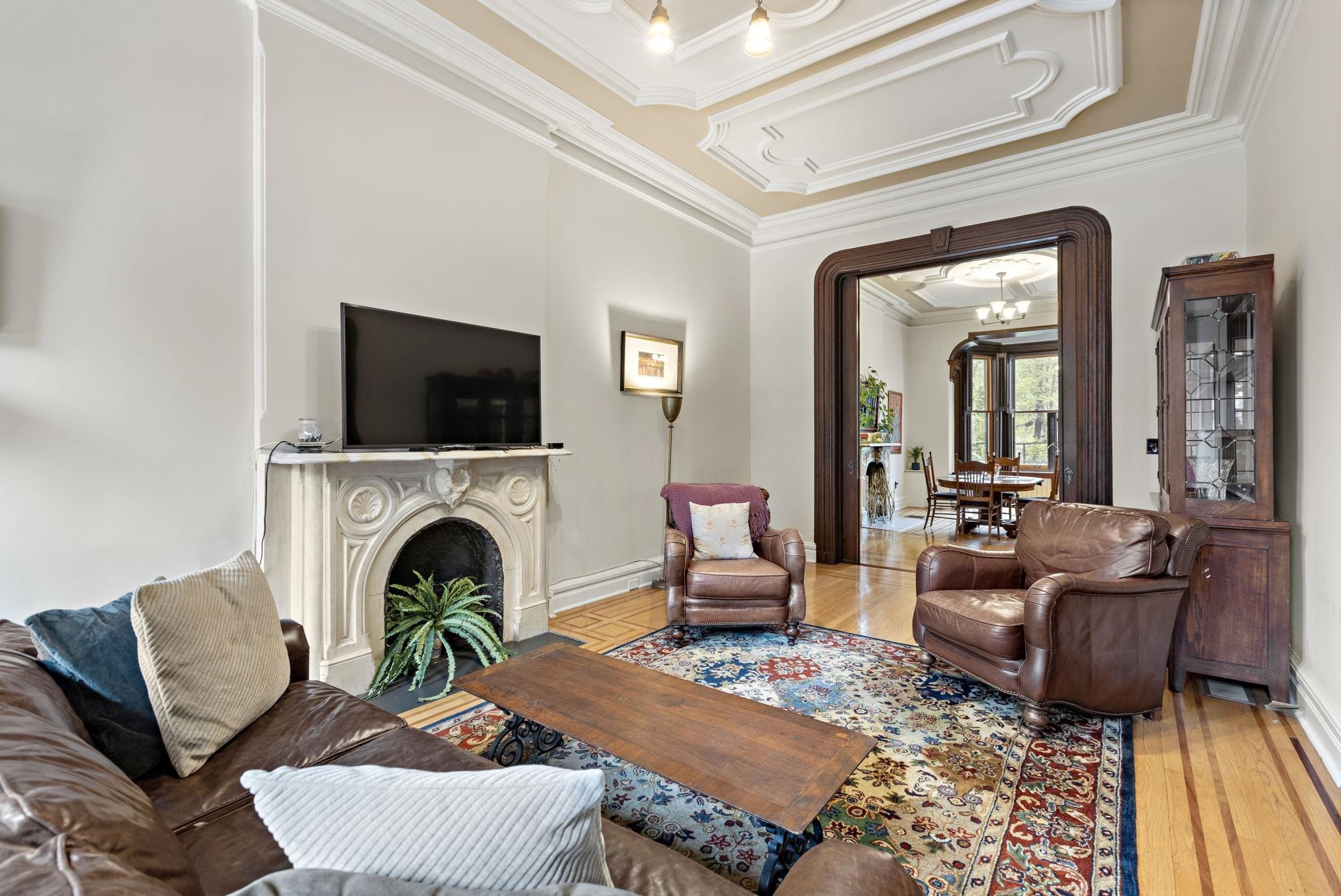 910 HUDSON ST Unit: 1