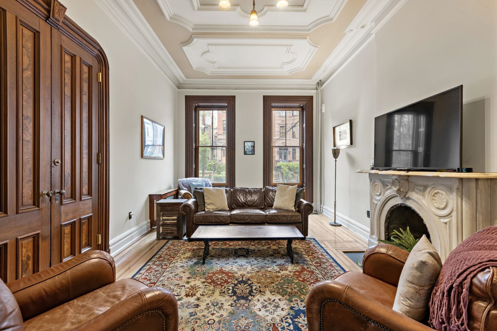910 HUDSON ST Unit: 1
