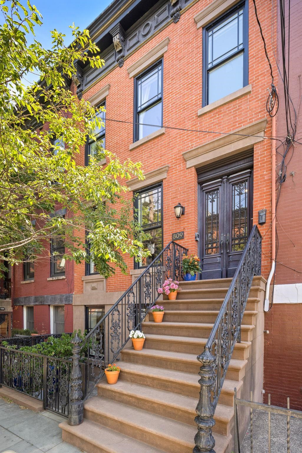 809 BLOOMFIELD ST