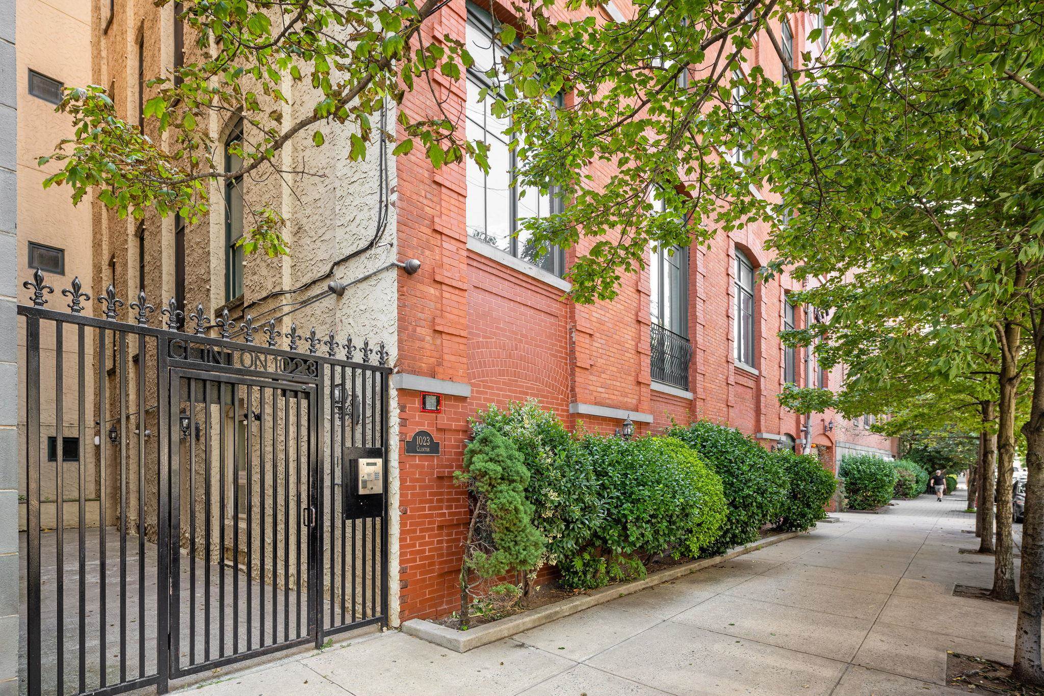 1023 CLINTON ST Unit: 2A