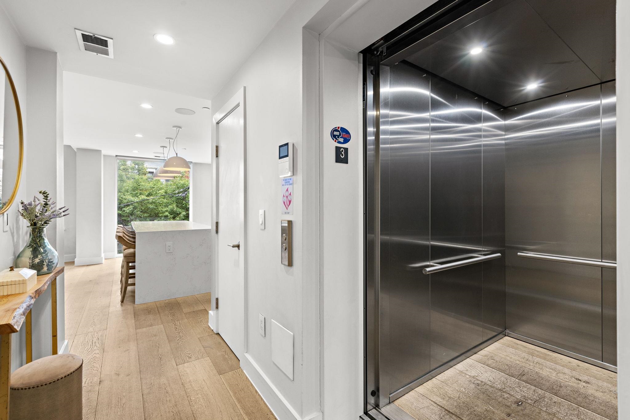 828 PARK AVE Unit: 2