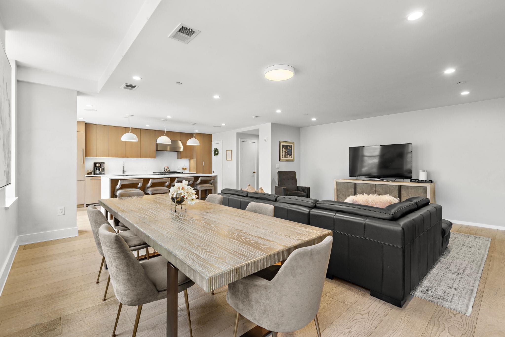 828 PARK AVE Unit: 2