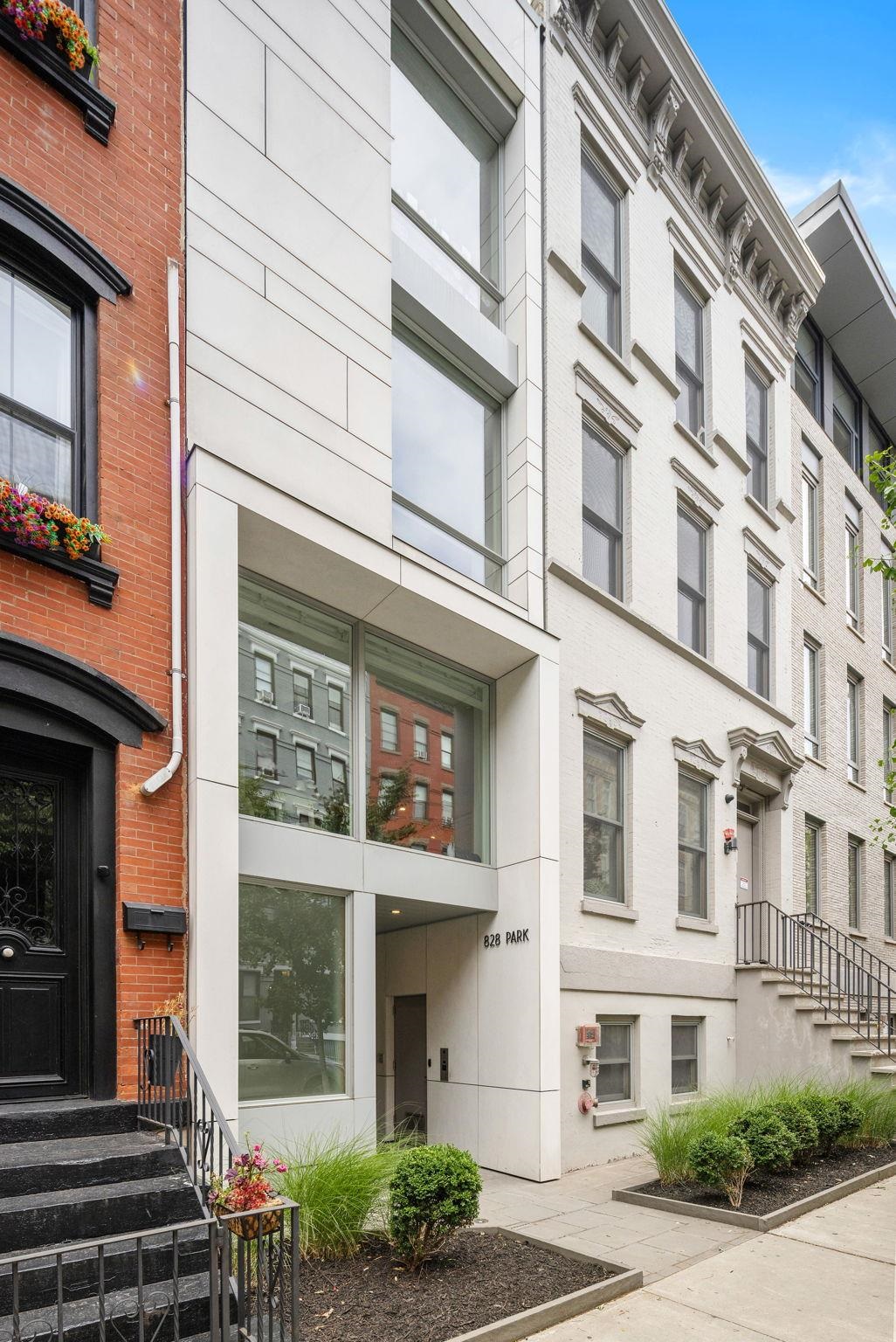 828 PARK AVE Unit: 2