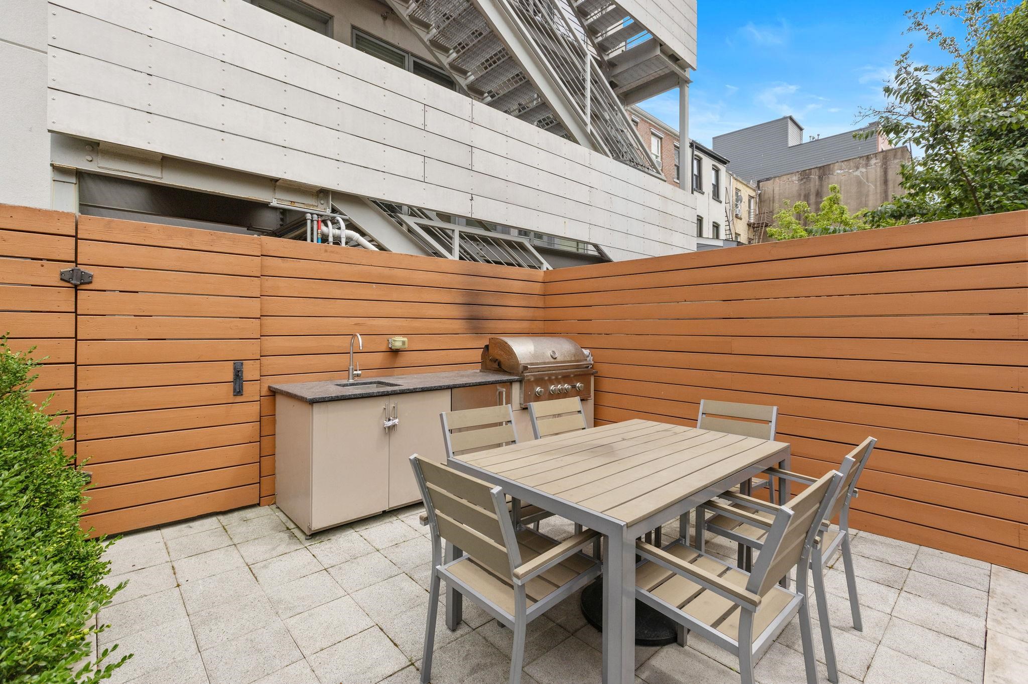 828 PARK AVE Unit: 2