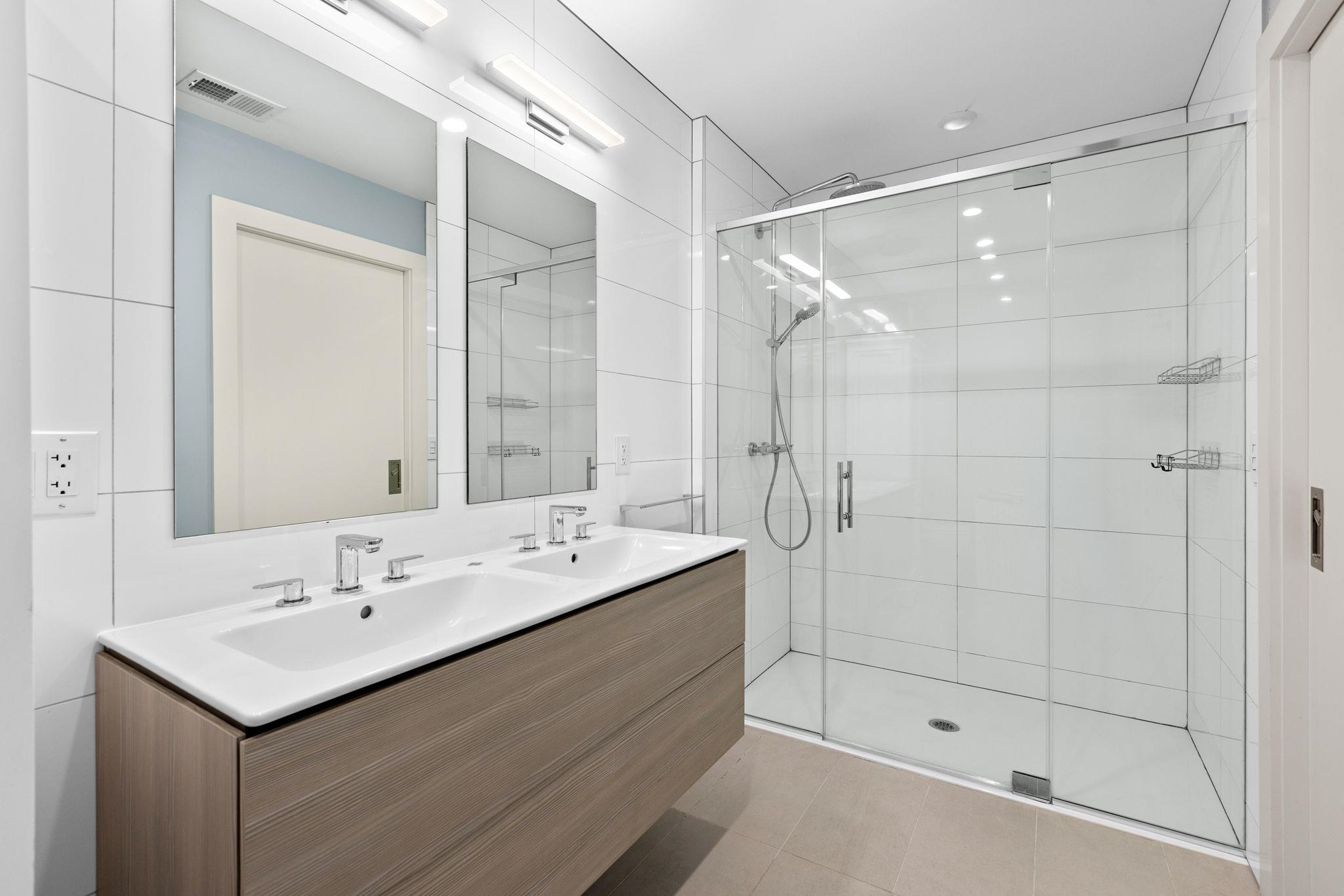 828 PARK AVE Unit: 2