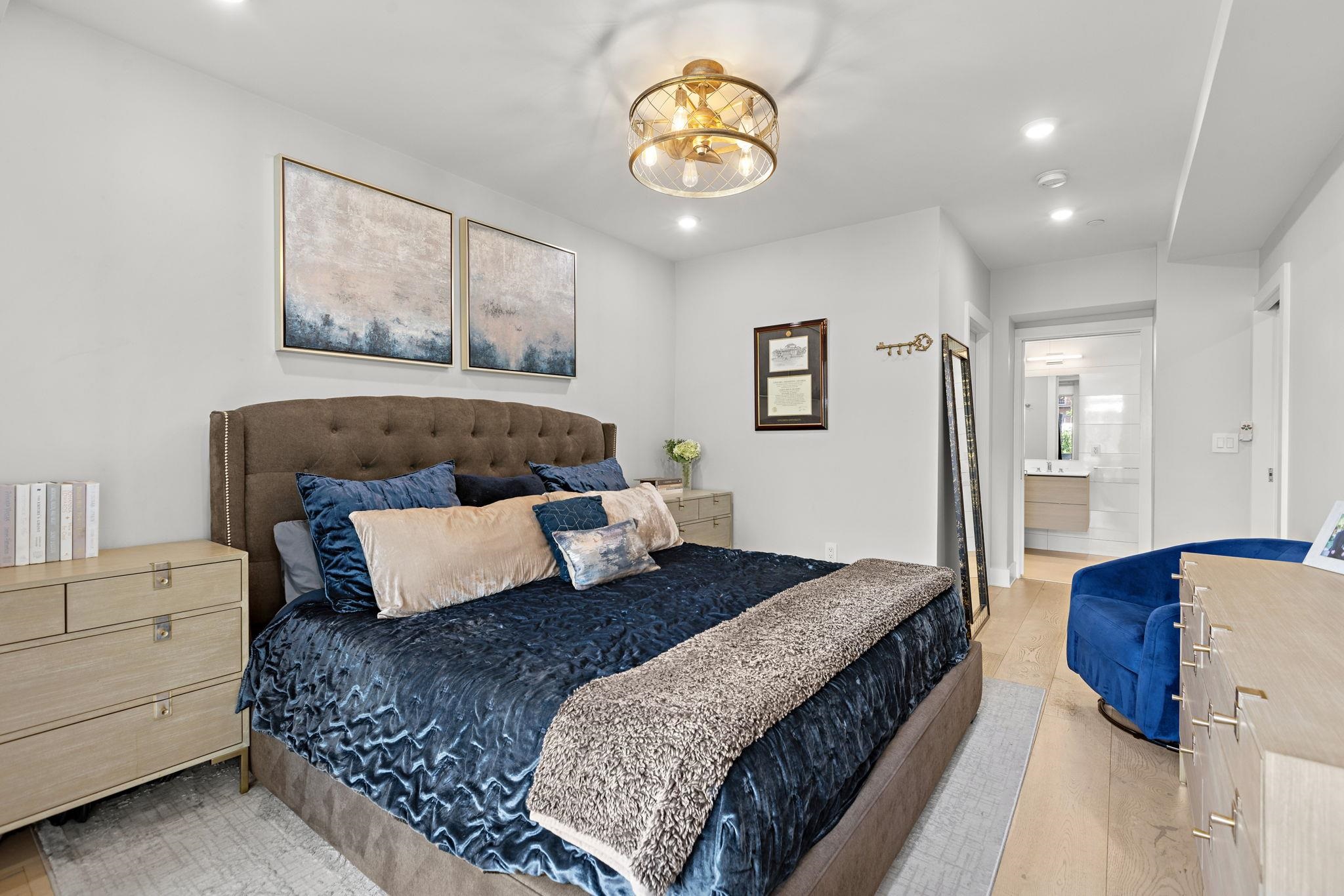 828 PARK AVE Unit: 2