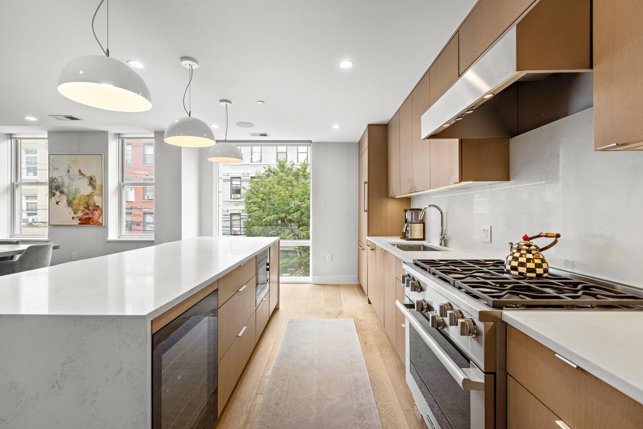 828 PARK AVE Unit: 2