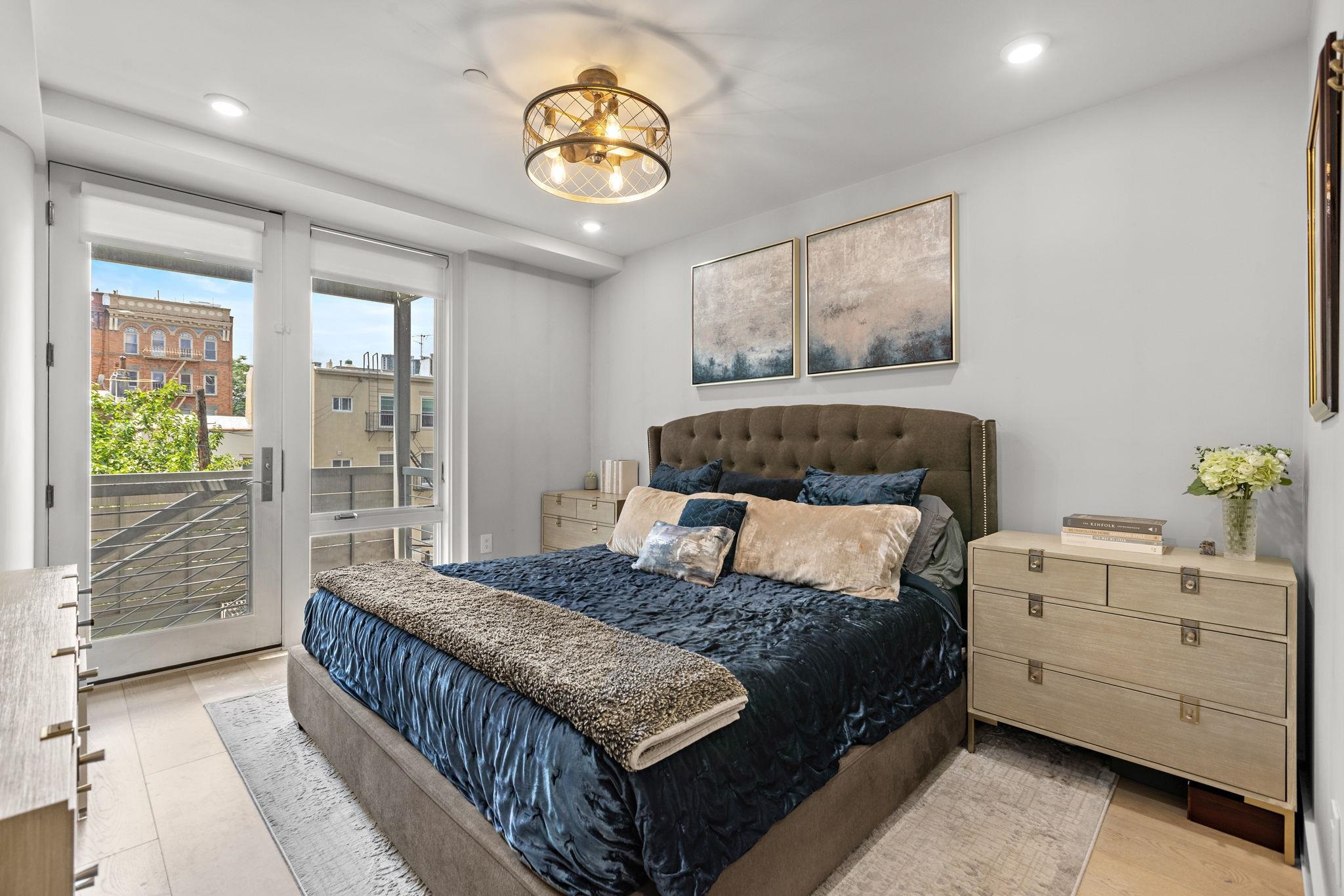 828 PARK AVE Unit: 2