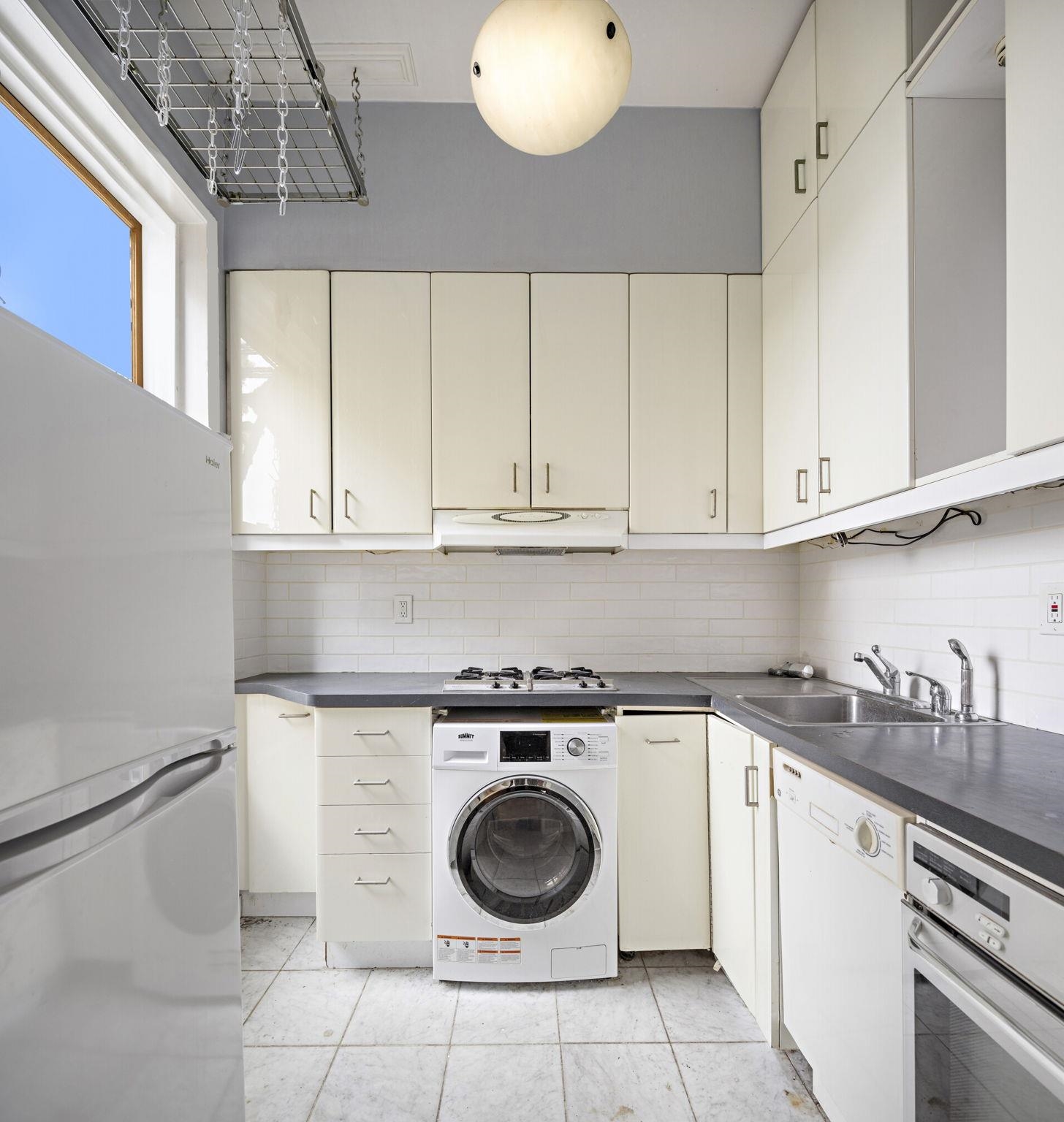 910 HUDSON ST Unit: 2