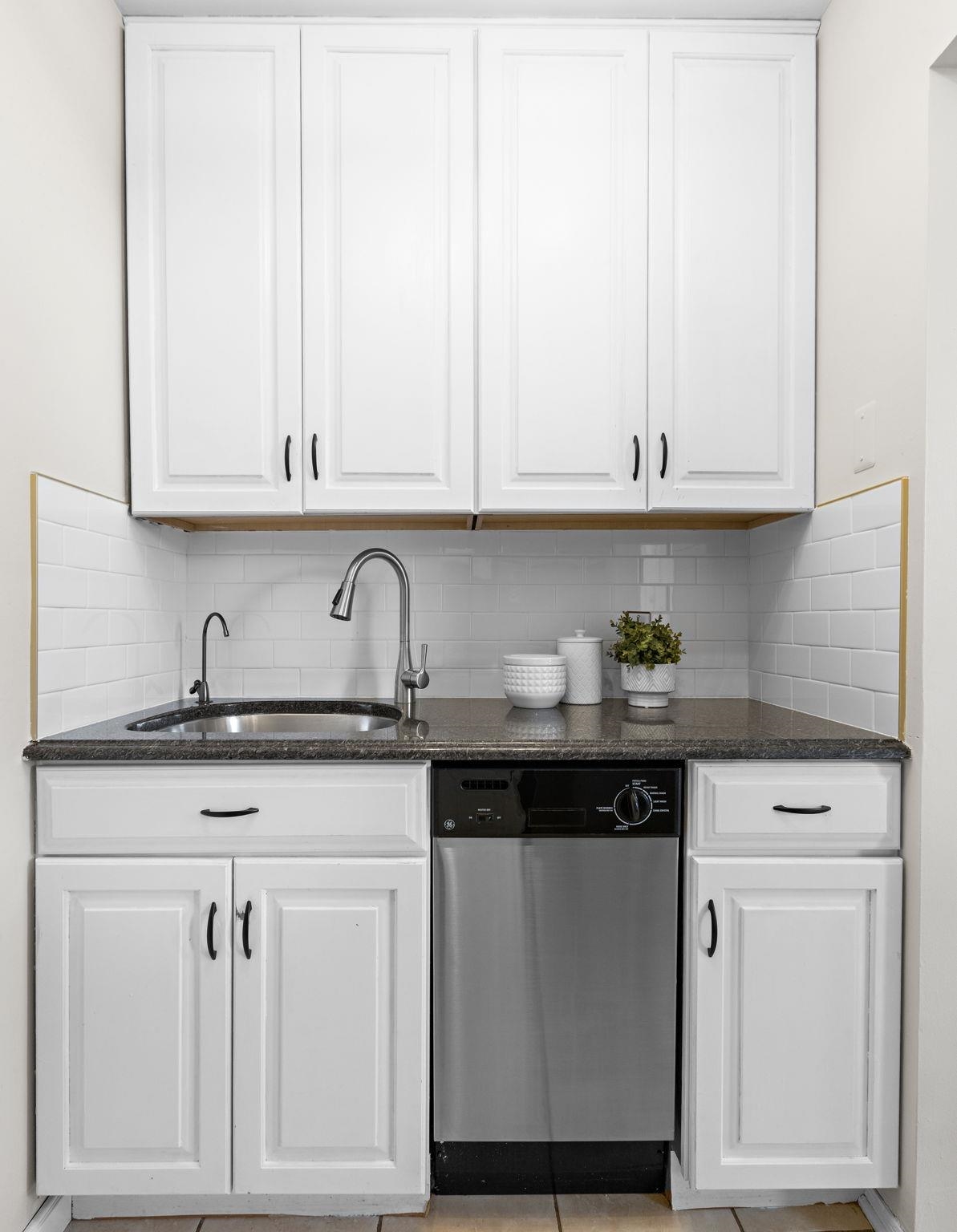 1015 GRAND ST Unit: 4B