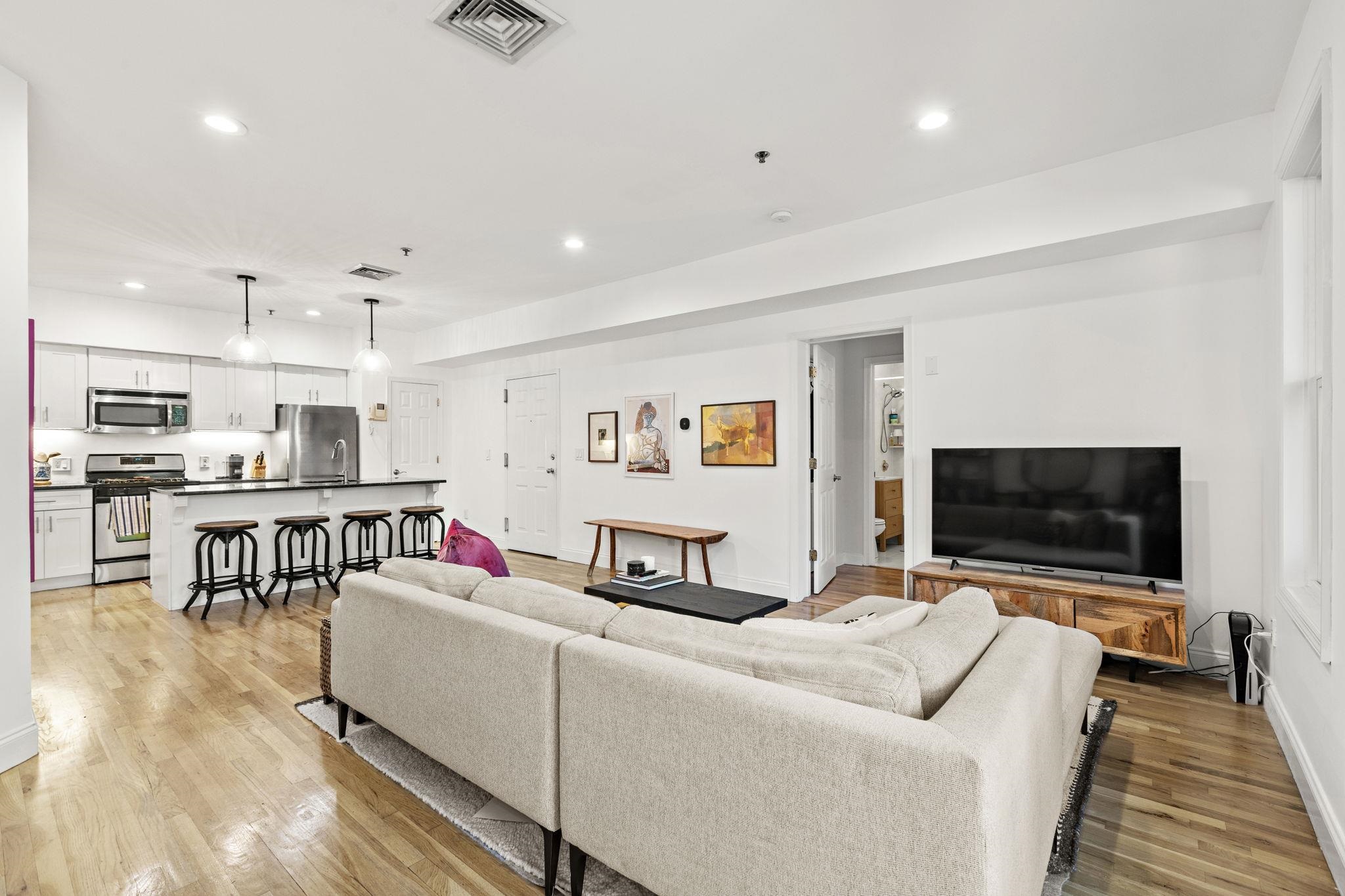 416 GRAND ST Unit: 2B
