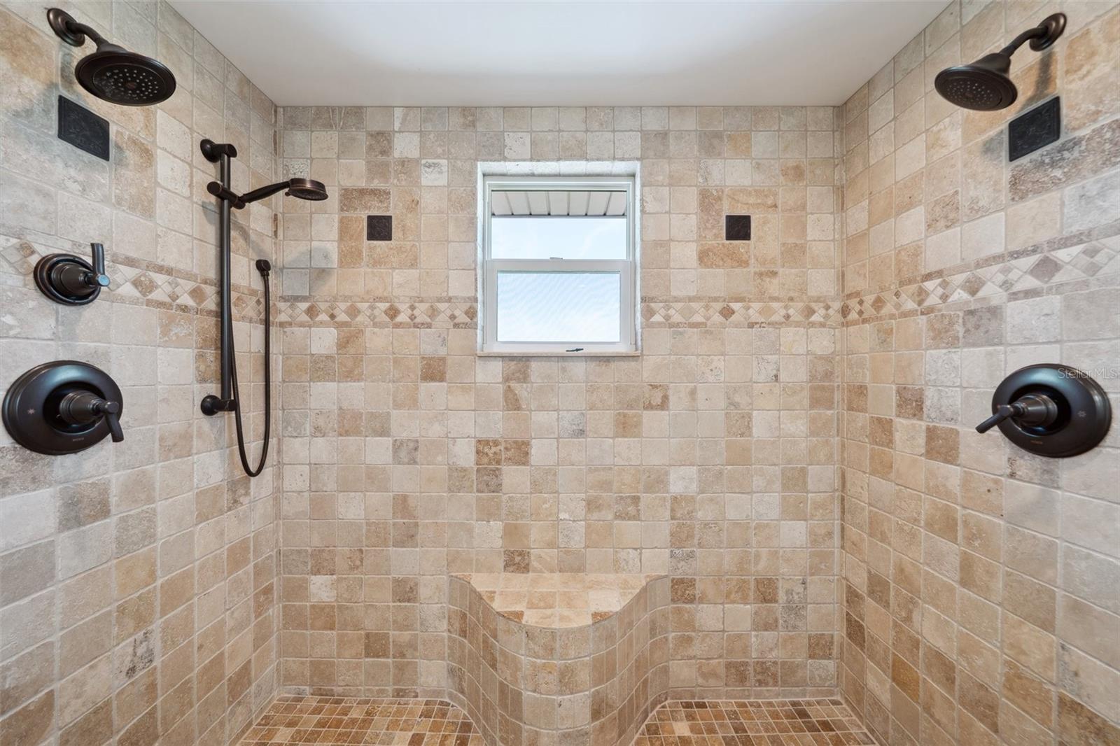 5512 AVENIDA DEL MARE