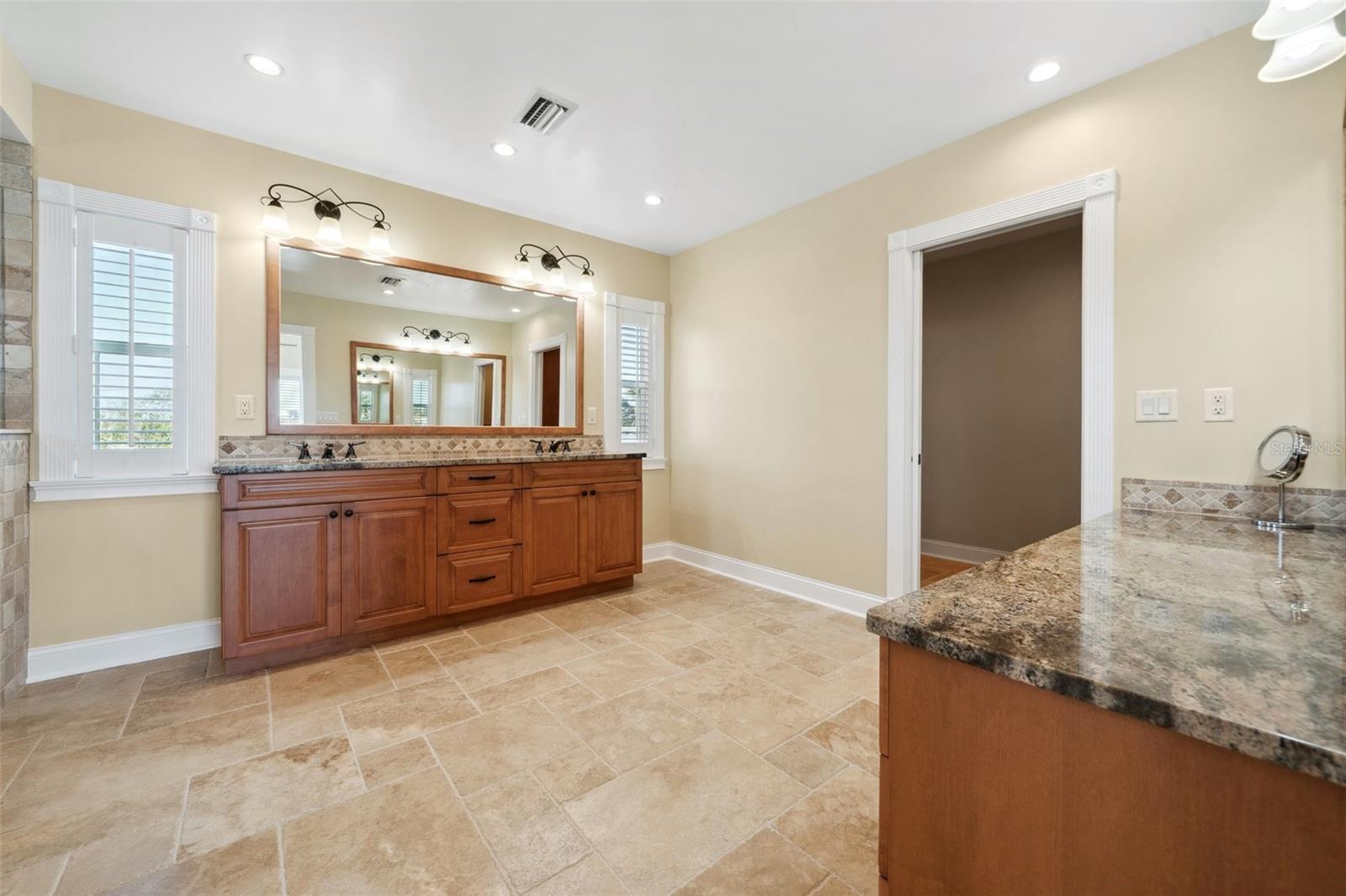 5512 AVENIDA DEL MARE