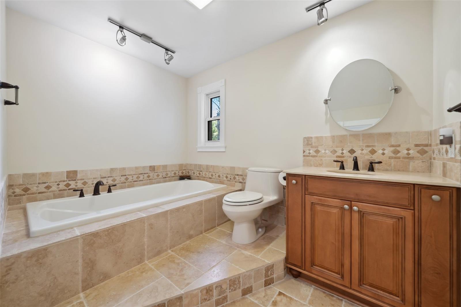 5512 AVENIDA DEL MARE