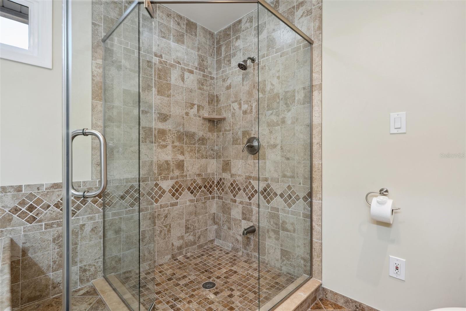 5512 AVENIDA DEL MARE