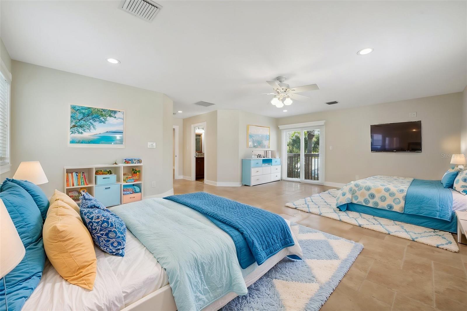 5512 AVENIDA DEL MARE