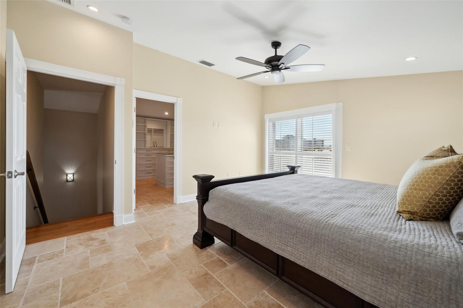 5512 AVENIDA DEL MARE