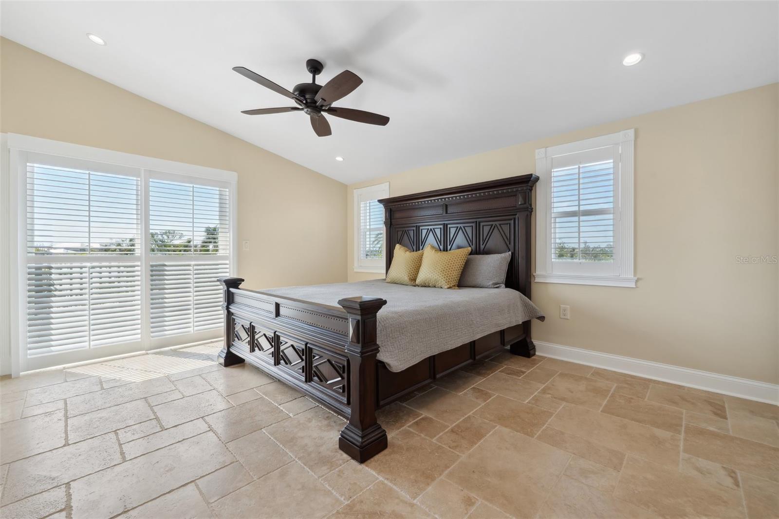 5512 AVENIDA DEL MARE