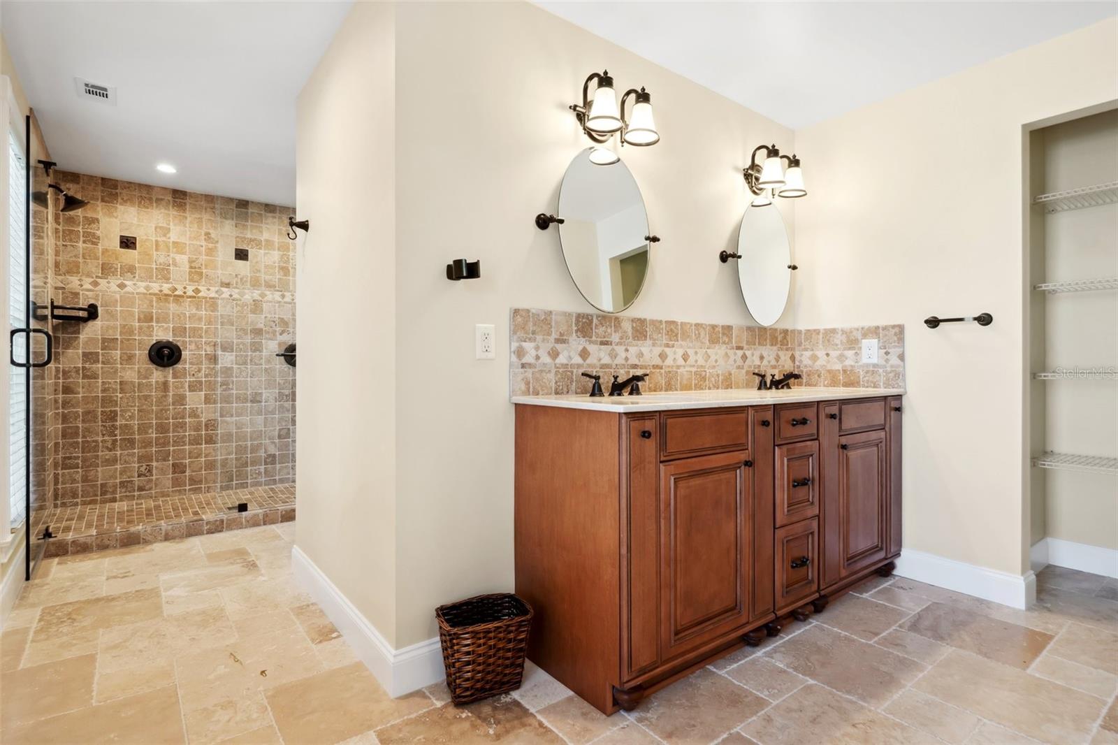 5512 AVENIDA DEL MARE