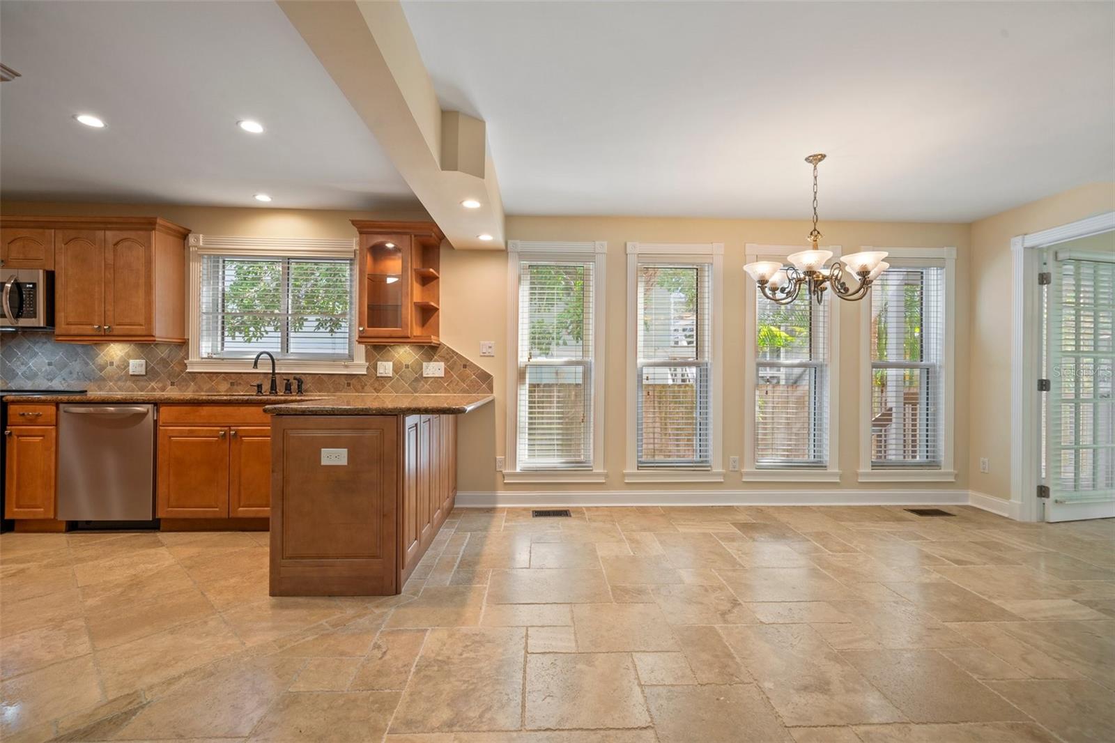 5512 AVENIDA DEL MARE