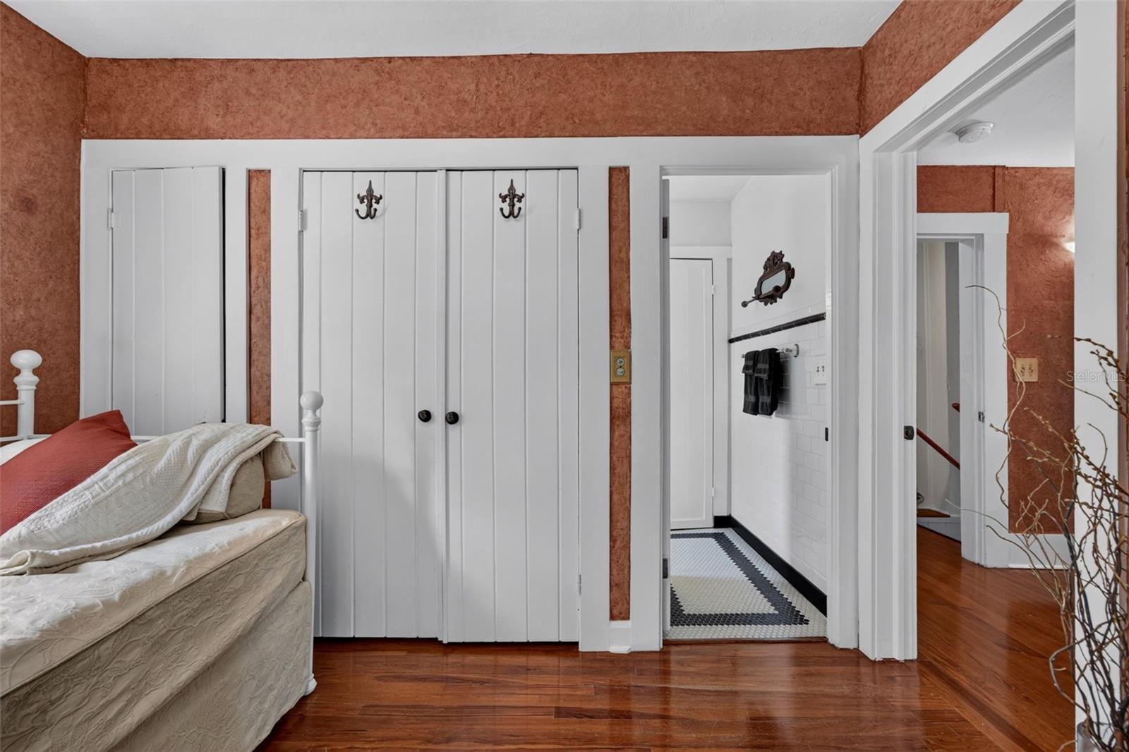 4451 CHARLES LN