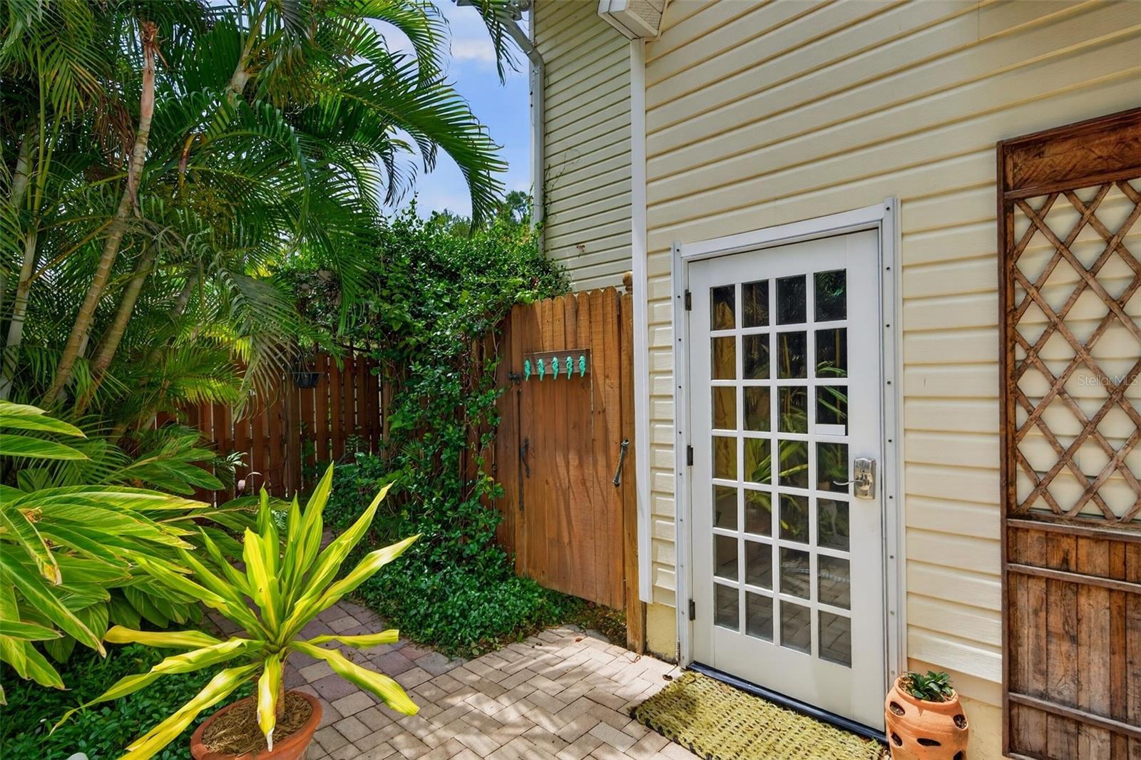 4451 CHARLES LN