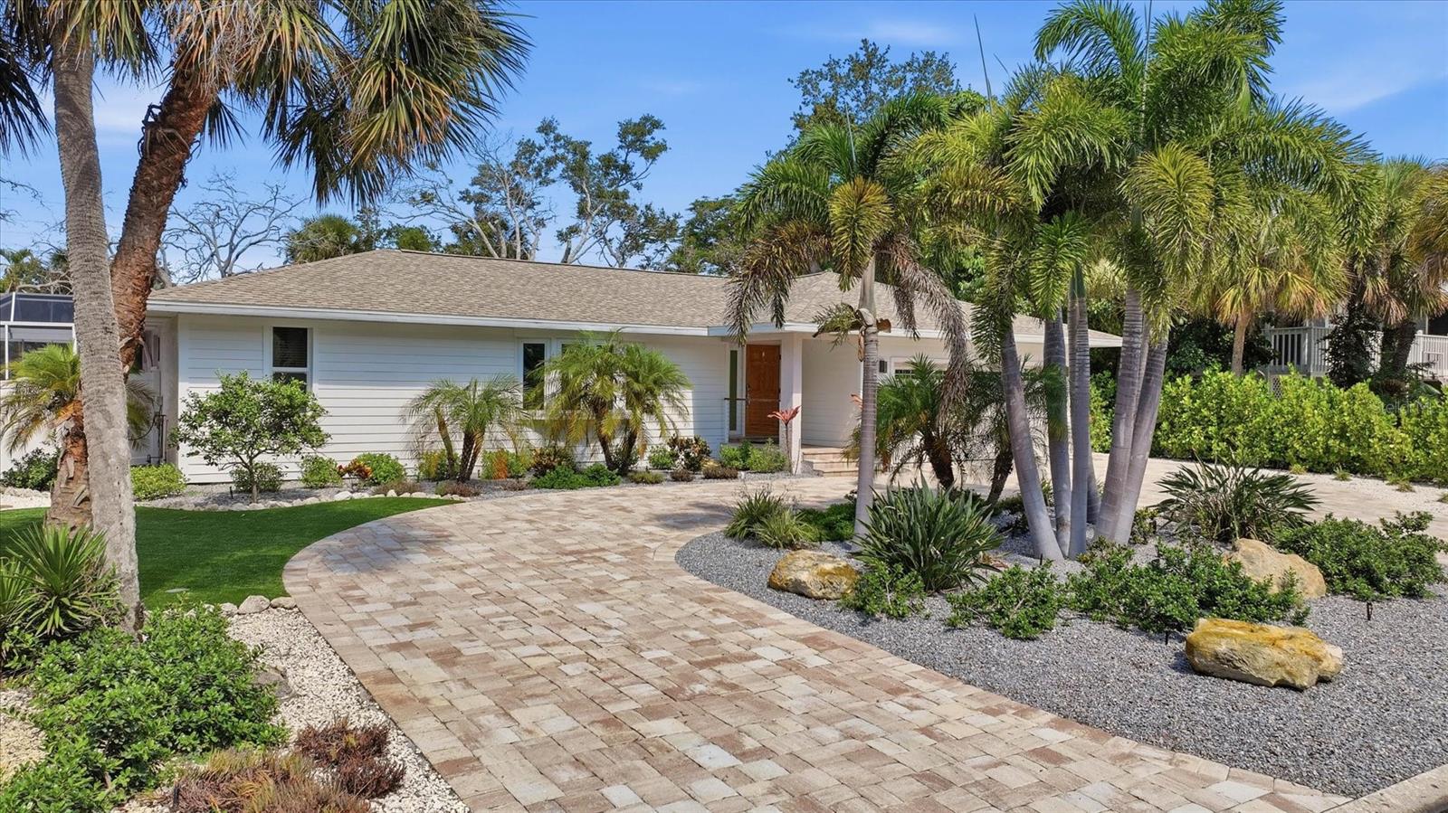 5333 SIESTA CT