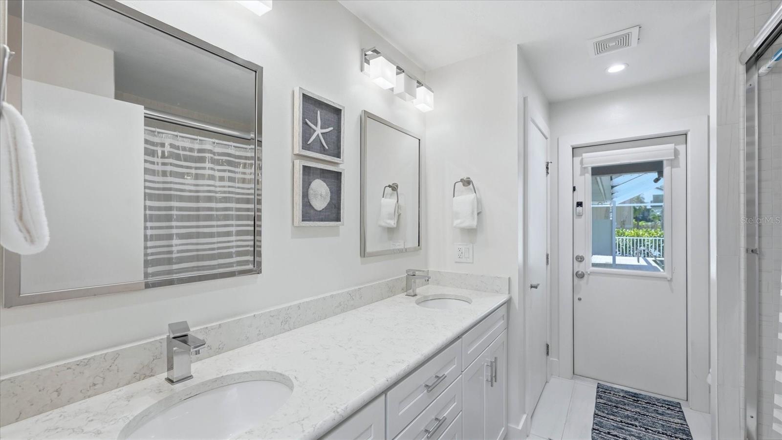 5333 SIESTA CT