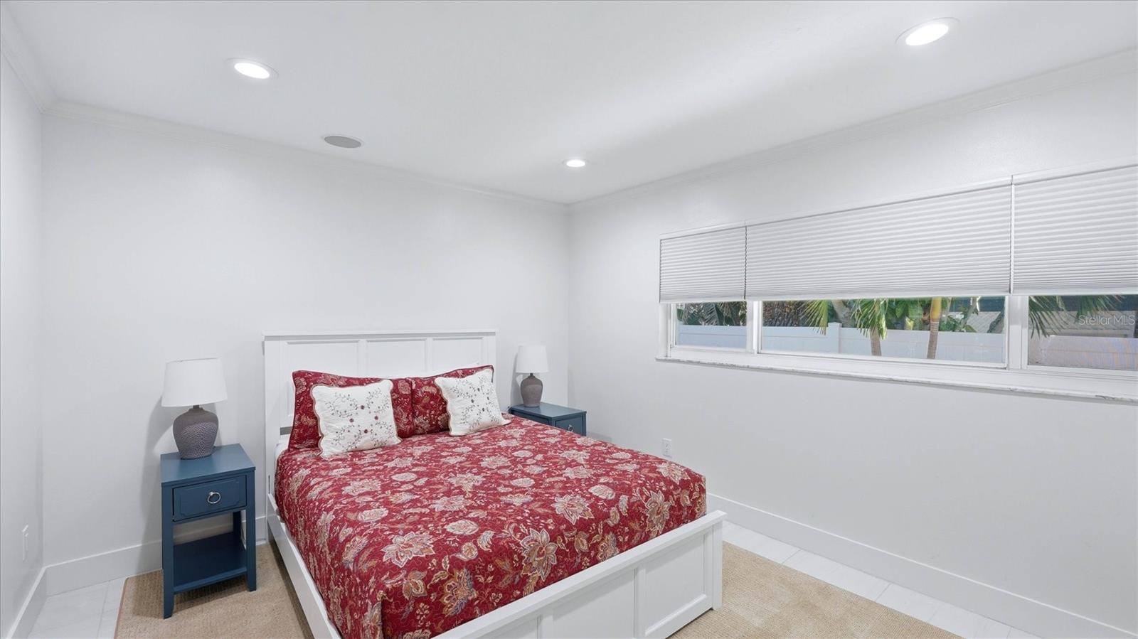 5333 SIESTA CT