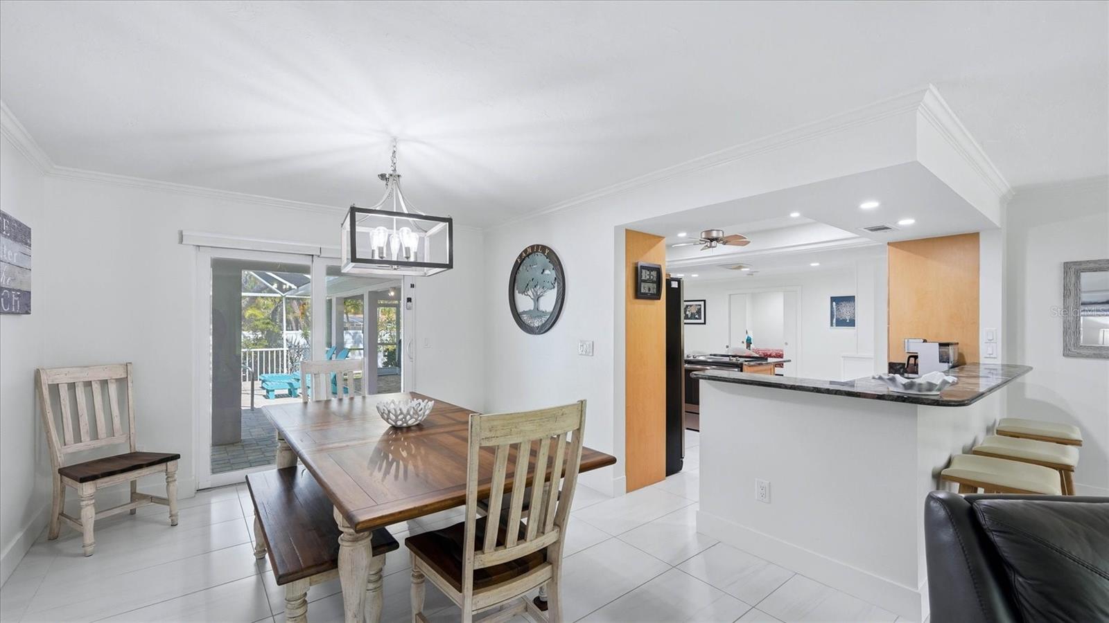 5333 SIESTA CT