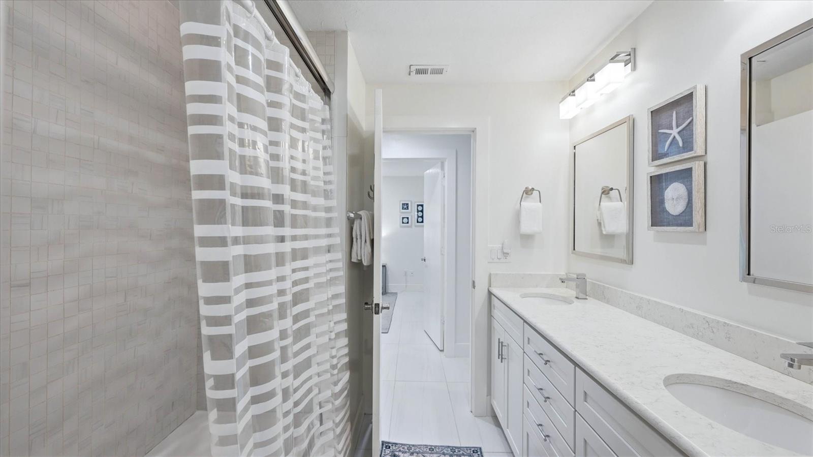 5333 SIESTA CT