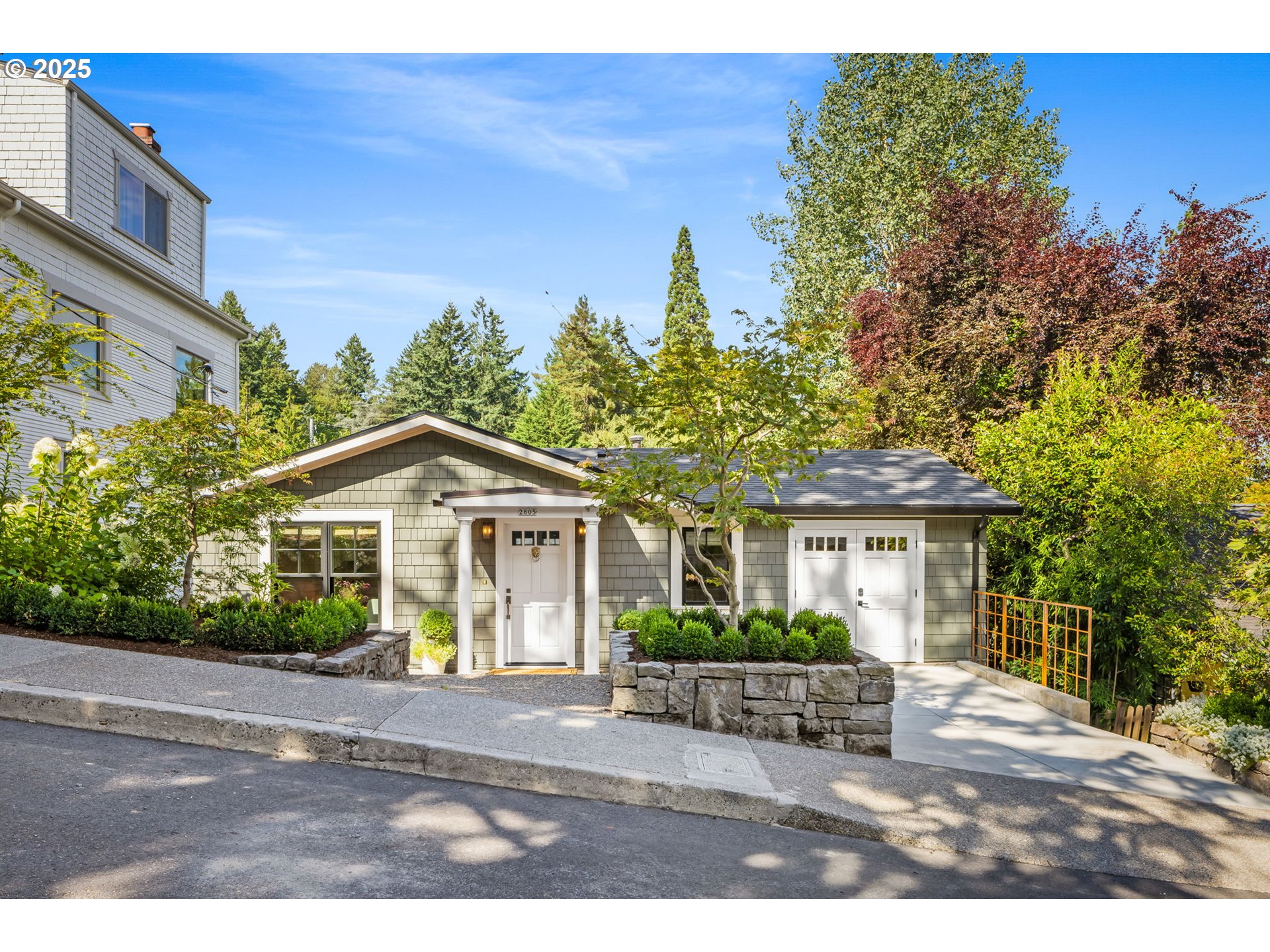 2805 SW ROSWELL AVE