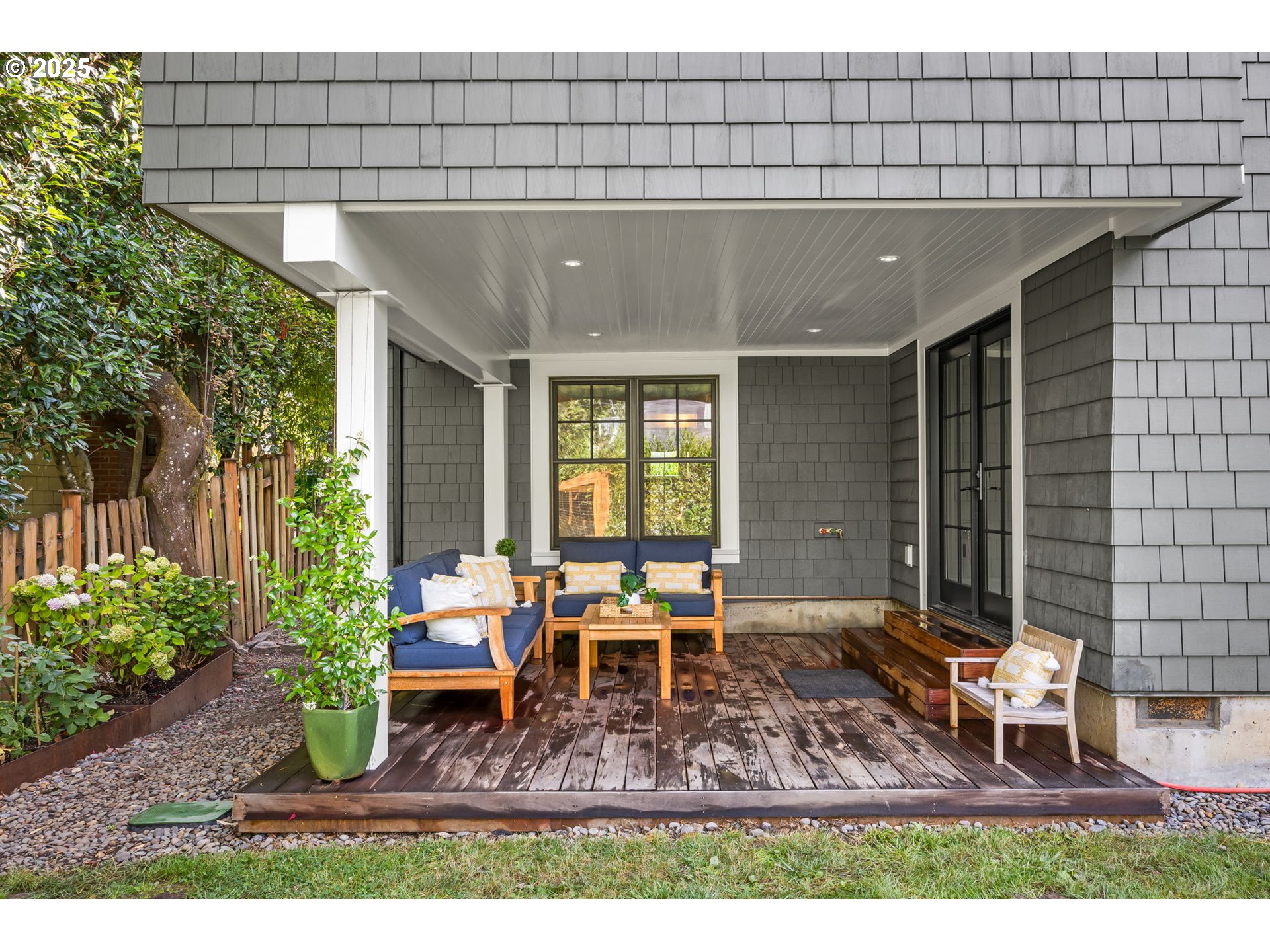 2805 SW ROSWELL AVE