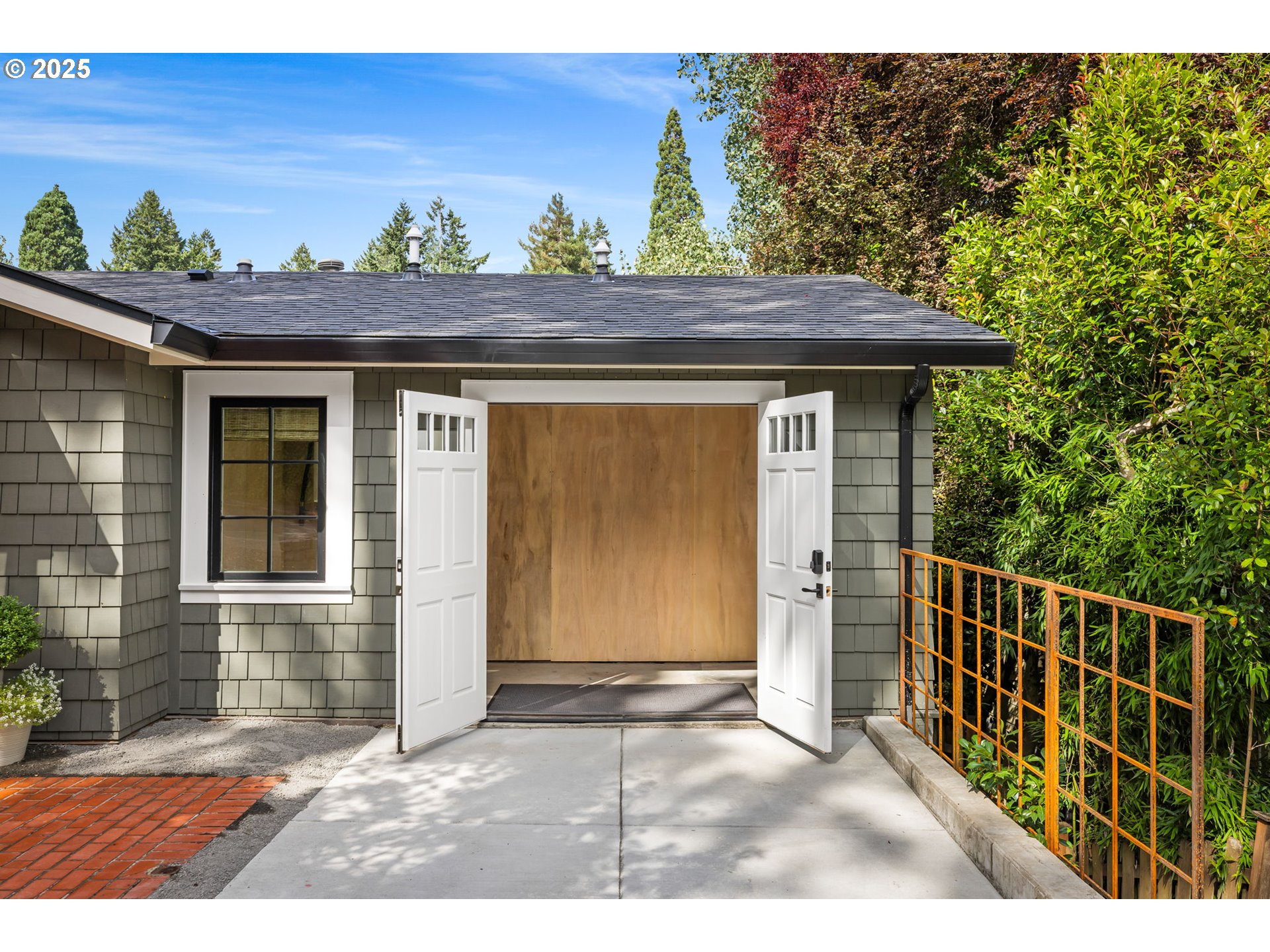 2805 SW ROSWELL AVE