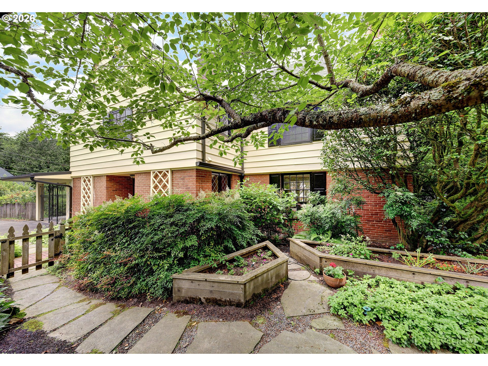 1975 SW EDGEWOOD RD