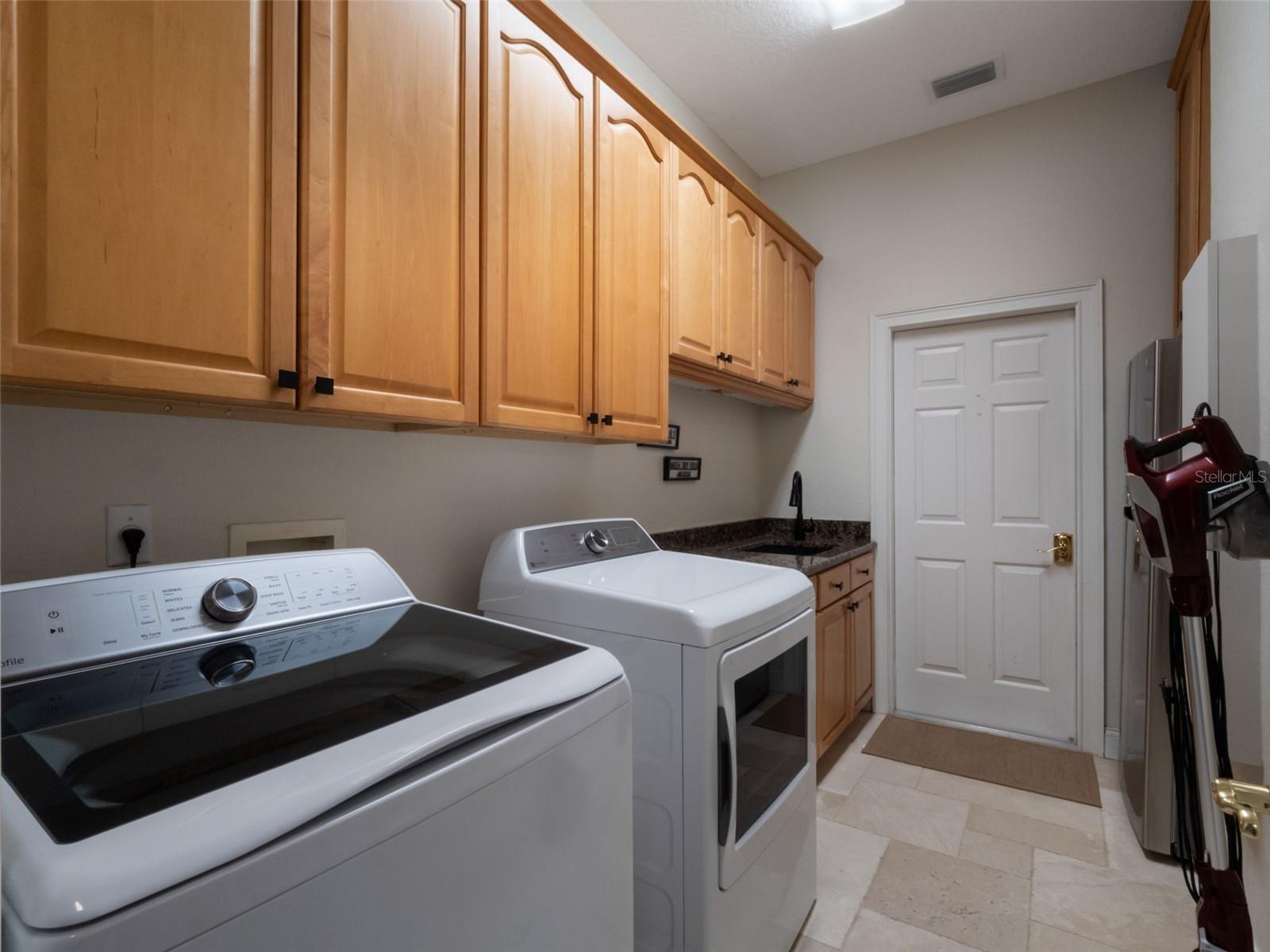 2106 RIDGEWIND WAY