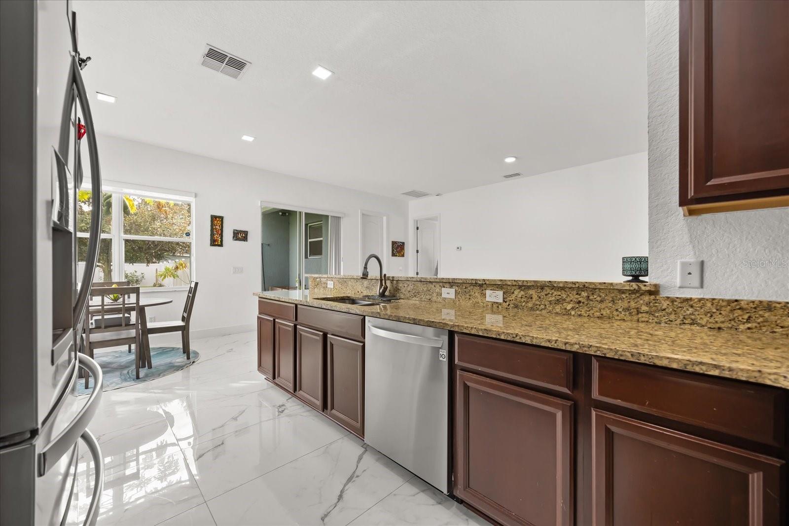 6846 HELMSLEY CIR