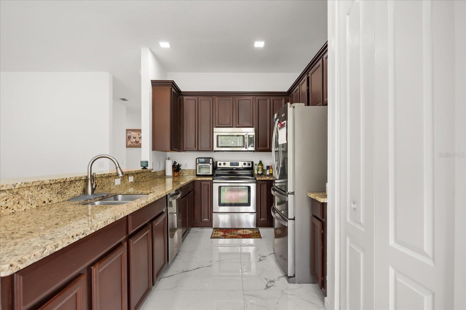 6846 HELMSLEY CIR