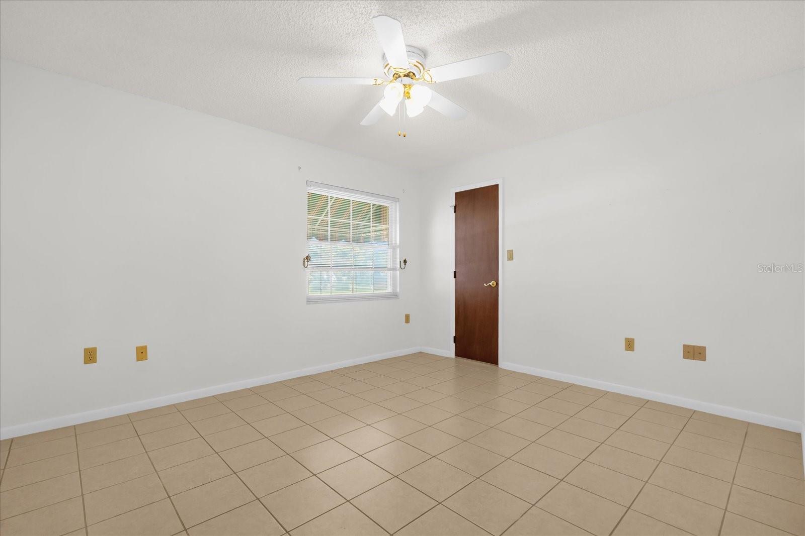 25 FOREST DR