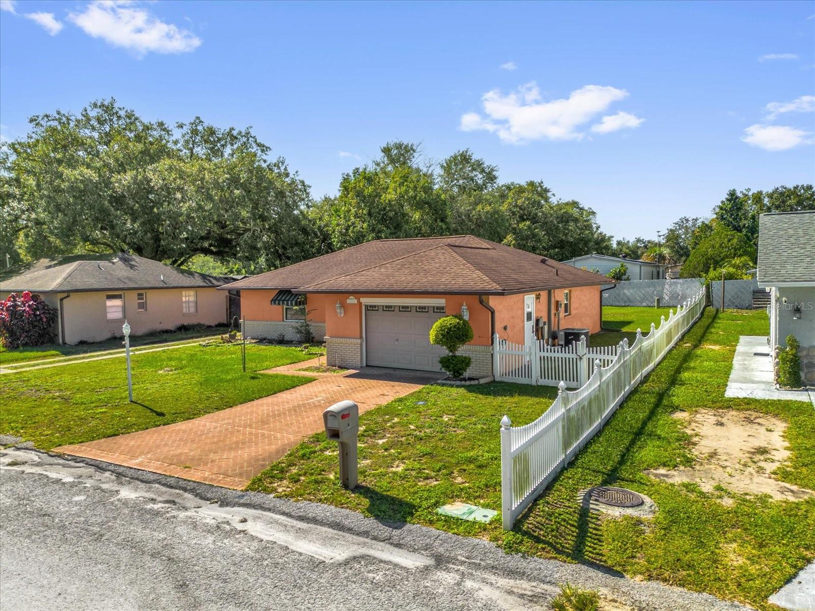25 FOREST DR