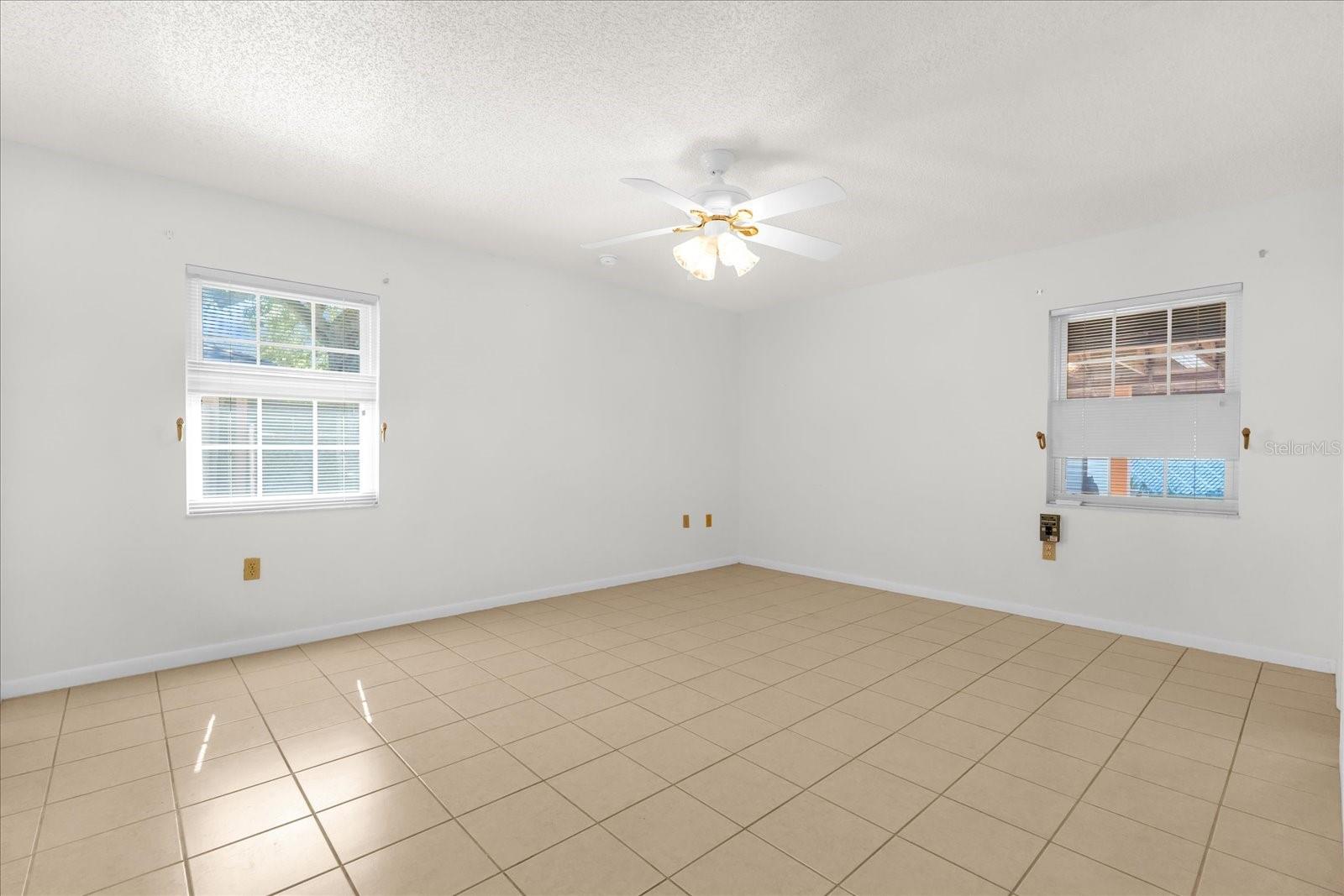 25 FOREST DR