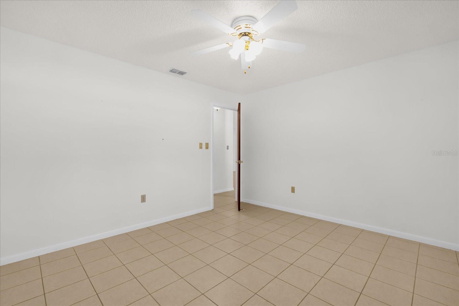 25 FOREST DR