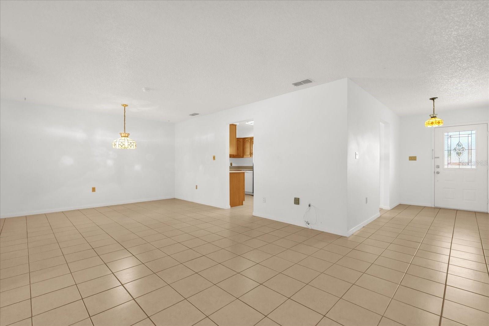 25 FOREST DR