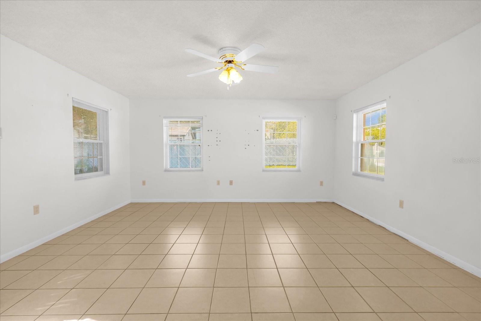 25 FOREST DR