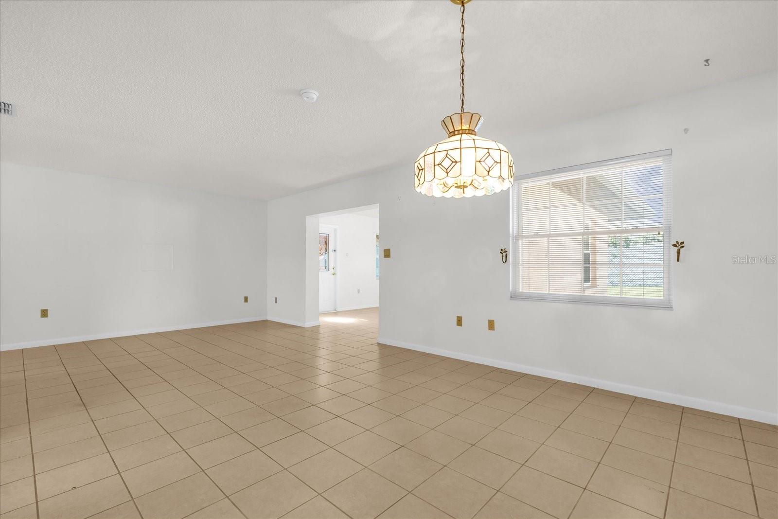 25 FOREST DR