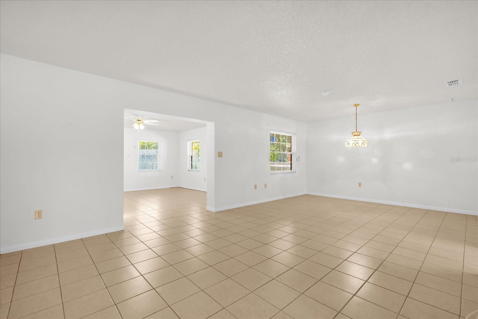 25 FOREST DR