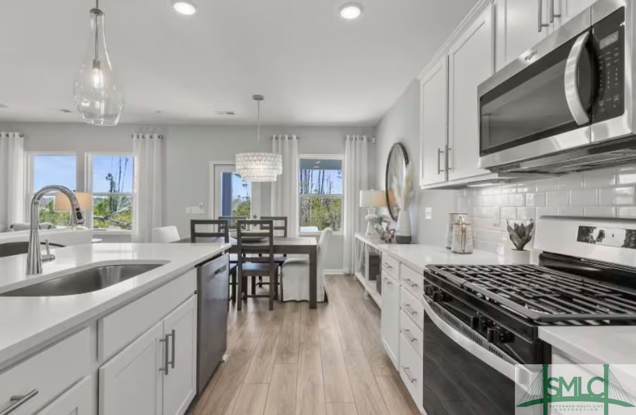 290 Monterey Loop