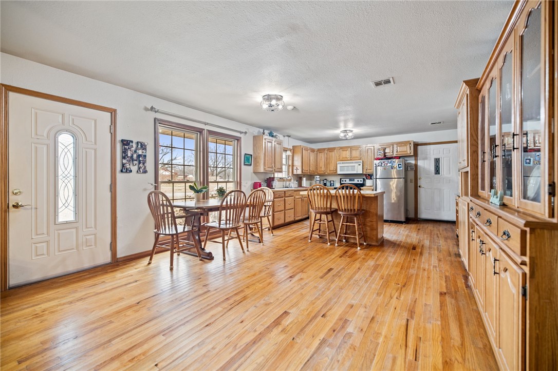 1202 W Red Oak Street