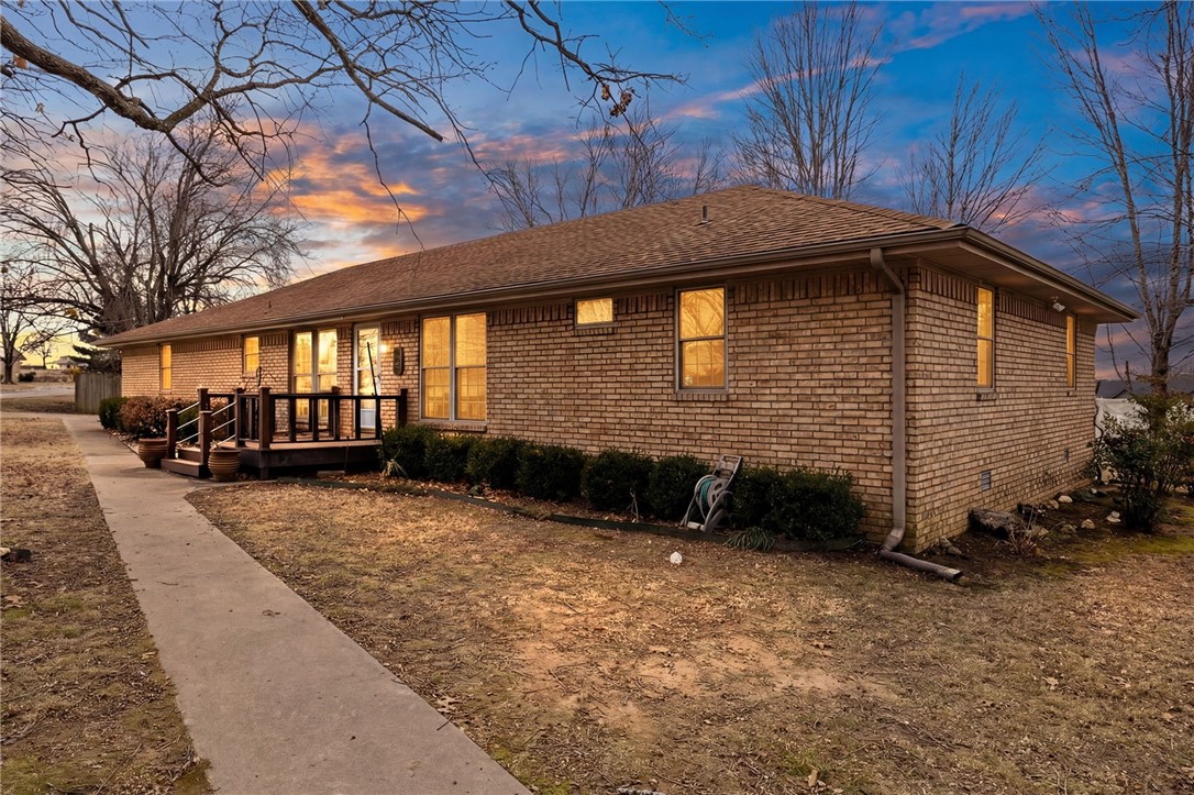1202 W Red Oak Street